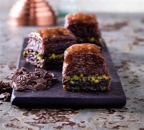 Baklava w/ Chocolate Tray (88 pcs)
